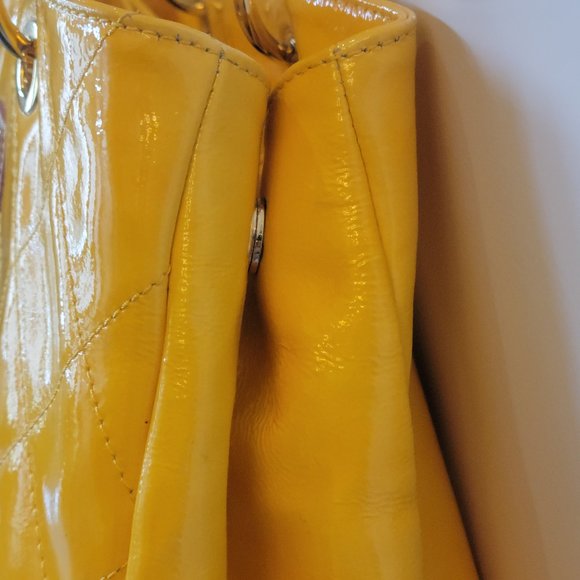 💥💥HOST PICK💥💥Cavalcanti Patent Yellow Quilted Tote - Picture 4 of 16